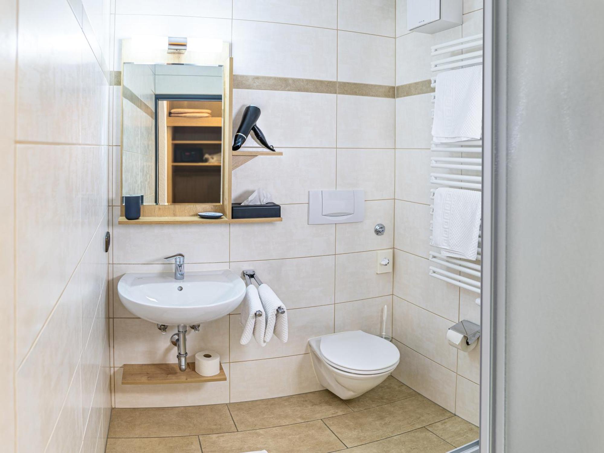 Hotel Hanauerlehen - Ruhige & Zentrale Top-Lage - Mit Schwimmbad, Sauna, Parkplaetze & Cafe - Bayerischer Familienbetrieb Schönau am Königssee Pokoj fotografie