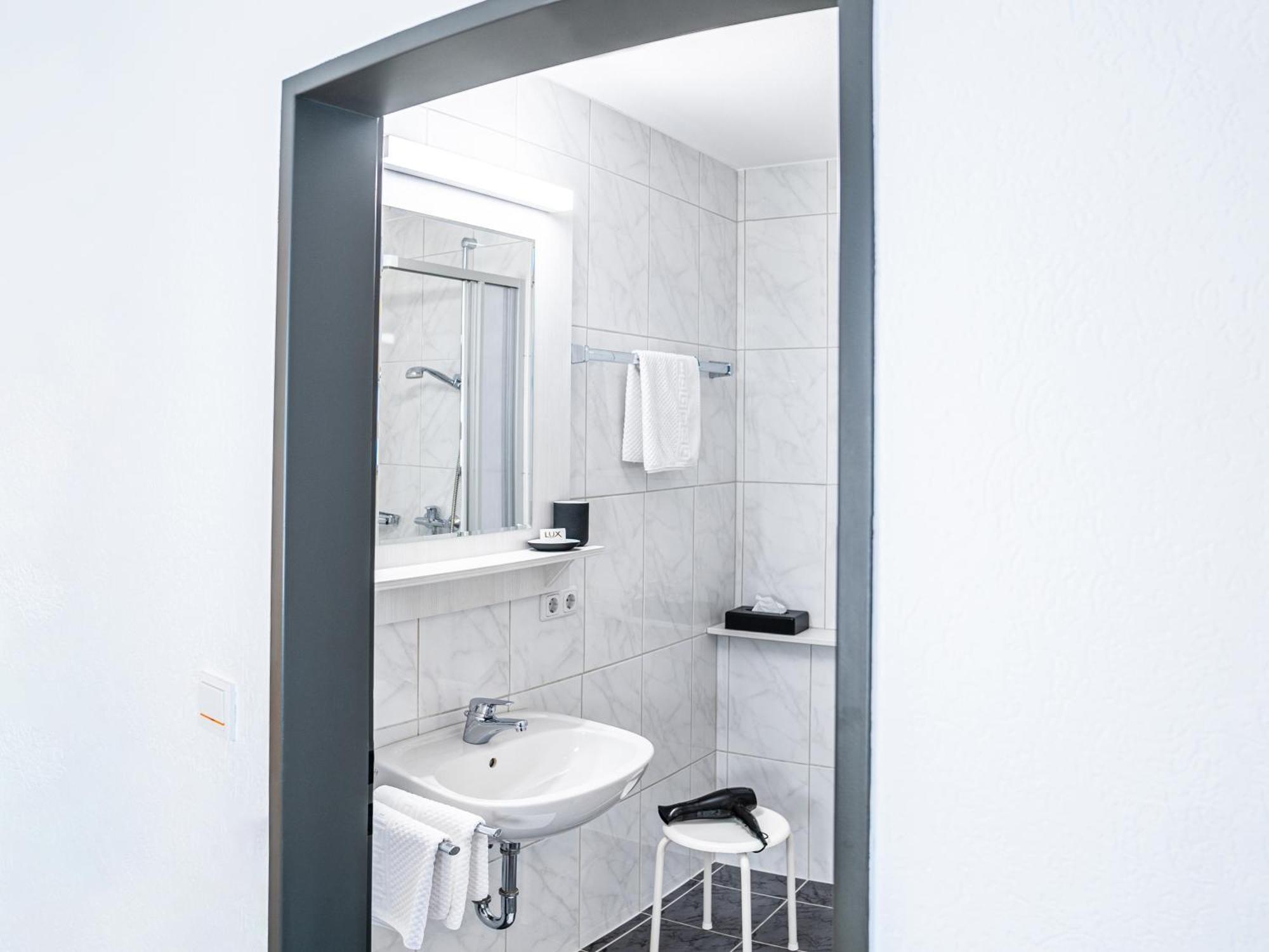 Hotel Hanauerlehen - Ruhige & Zentrale Top-Lage - Mit Schwimmbad, Sauna, Parkplaetze & Cafe - Bayerischer Familienbetrieb Schönau am Königssee Pokoj fotografie